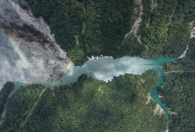 花莲万里溪堰塞湖恐溢流 台铁戒备:中午12时前正常行驶