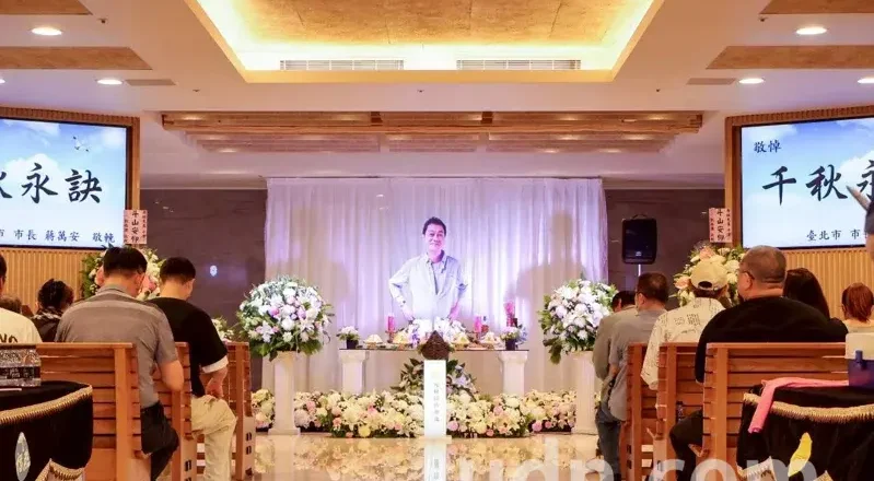 刘尚谦泪别老友周麟 忧无人祭拜选择阳明山花葬